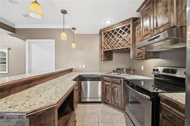 5201 W 164th Street, Overland Park, KS 66085