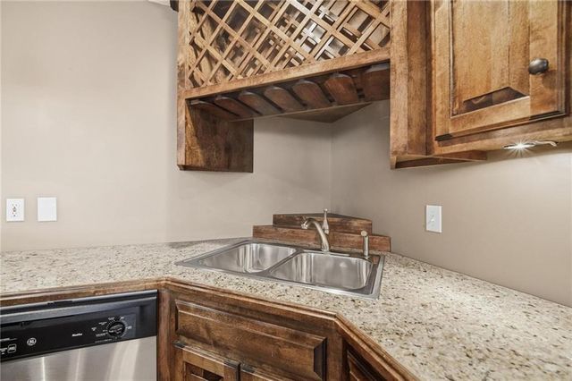 5201 W 164th Street, Overland Park, KS 66085
