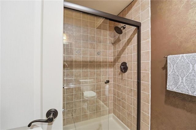 5201 W 164th Street, Overland Park, KS 66085