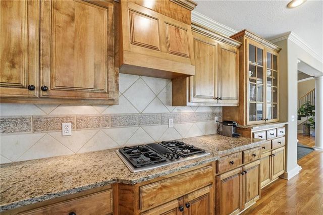 5201 W 164th Street, Overland Park, KS 66085