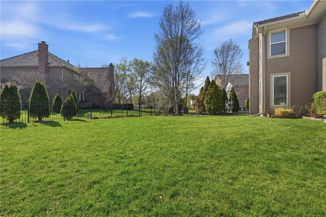 5201 W 164th Street, Overland Park, KS 66085