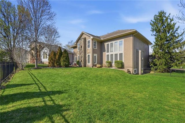 5201 W 164th Street, Overland Park, KS 66085