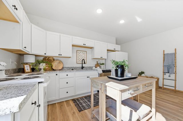 1723 N Main St, Rose Hill, KS 67133