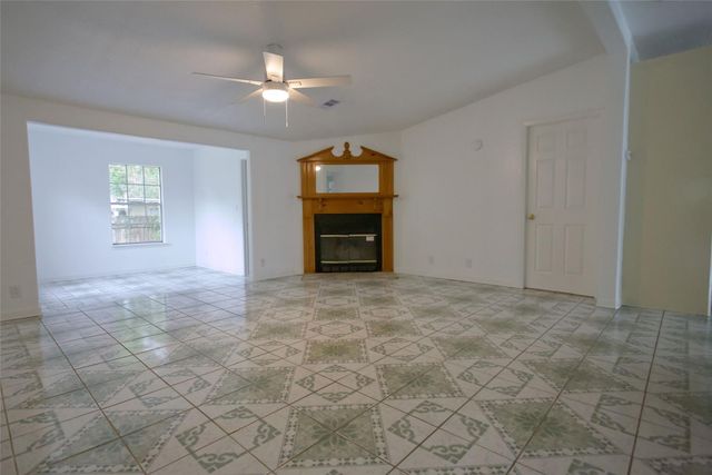 241 County Road 3314, Cleveland, TX 77327