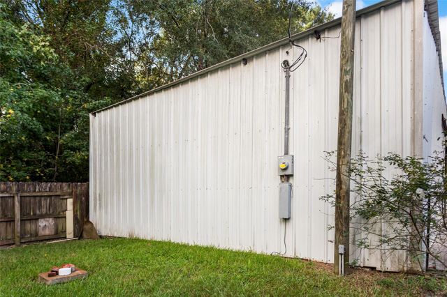 241 County Road 3314, Cleveland, TX 77327