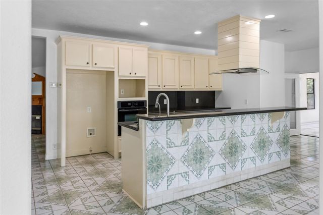 241 County Road 3314, Cleveland, TX 77327