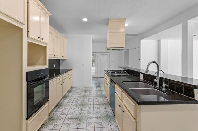 241 County Road 3314, Cleveland, TX 77327