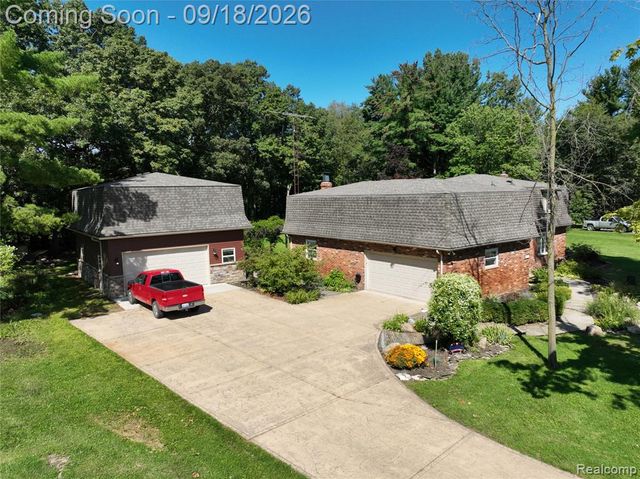 2427 Karen Drive, Howell, MI 48855
