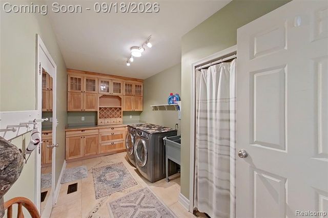 2427 Karen Drive, Howell, MI 48855