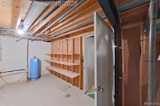 2427 Karen Drive, Howell, MI 48855