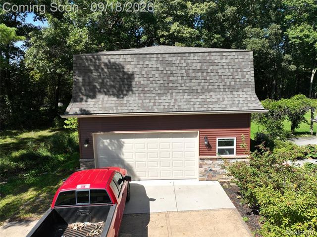 2427 Karen Drive, Howell, MI 48855