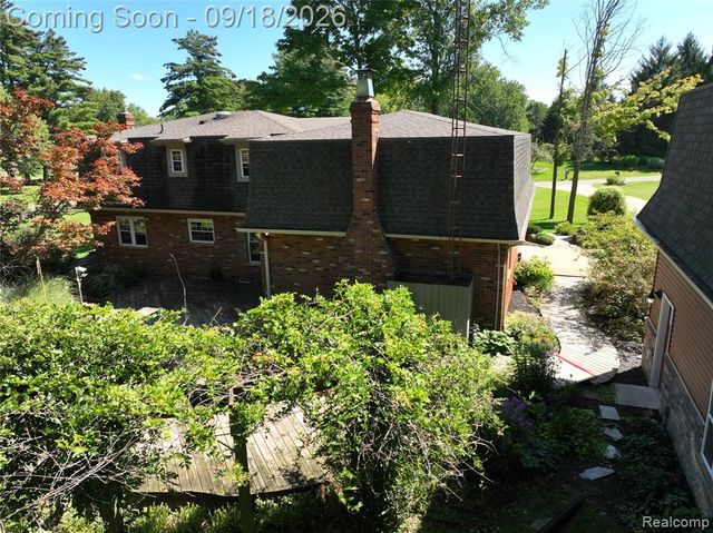 2427 Karen Drive, Howell, MI 48855