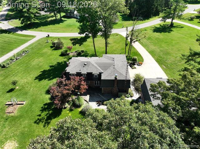 2427 Karen Drive, Howell, MI 48855