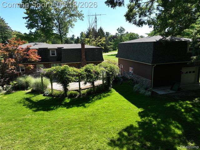 2427 Karen Drive, Howell, MI 48855