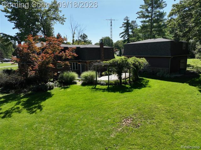 2427 Karen Drive, Howell, MI 48855