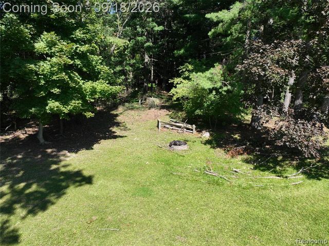 2427 Karen Drive, Howell, MI 48855