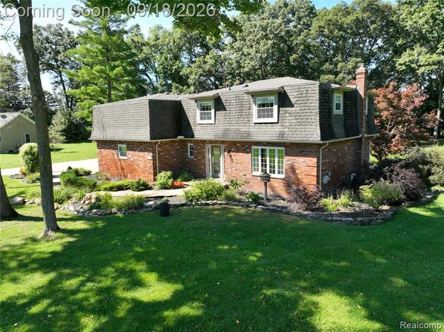 2427 Karen Drive, Howell, MI 48855