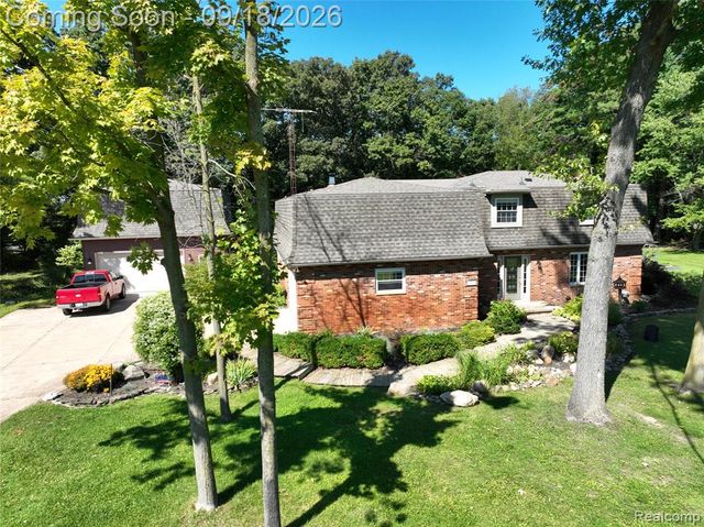 2427 Karen Drive, Howell, MI 48855
