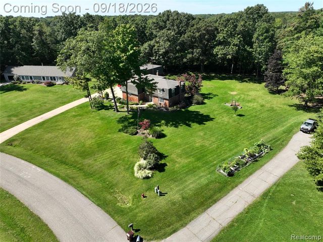 2427 Karen Drive, Howell, MI 48855