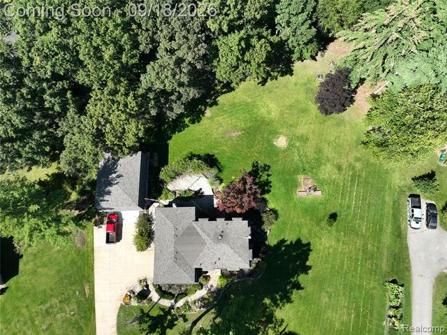 2427 Karen Drive, Howell, MI 48855
