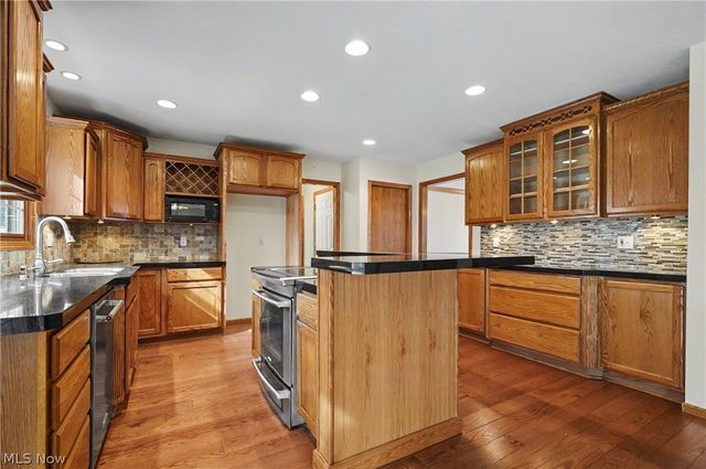 9498 Andrew Drive, Twinsburg, OH 44087