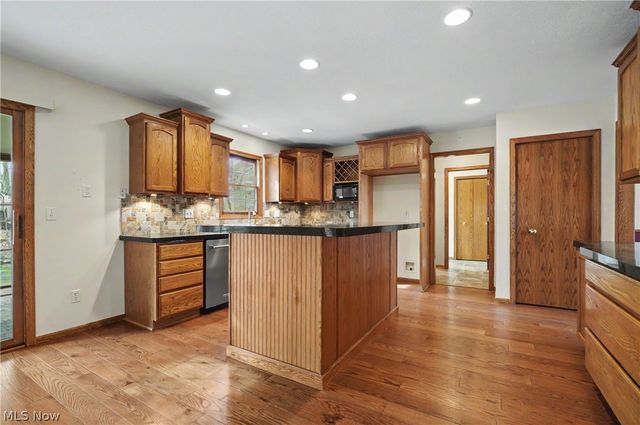 9498 Andrew Drive, Twinsburg, OH 44087
