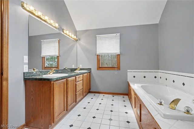 9498 Andrew Drive, Twinsburg, OH 44087