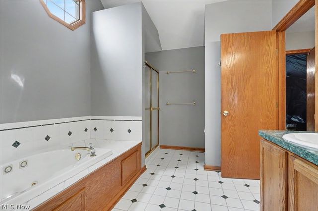9498 Andrew Drive, Twinsburg, OH 44087