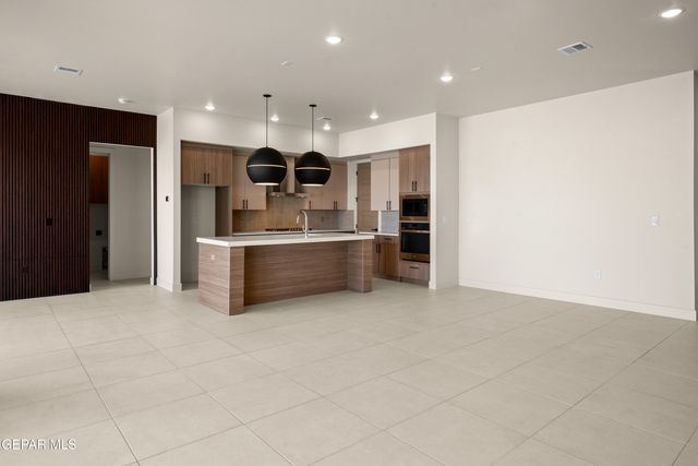 321 Blue Valley, El Paso, TX 79928