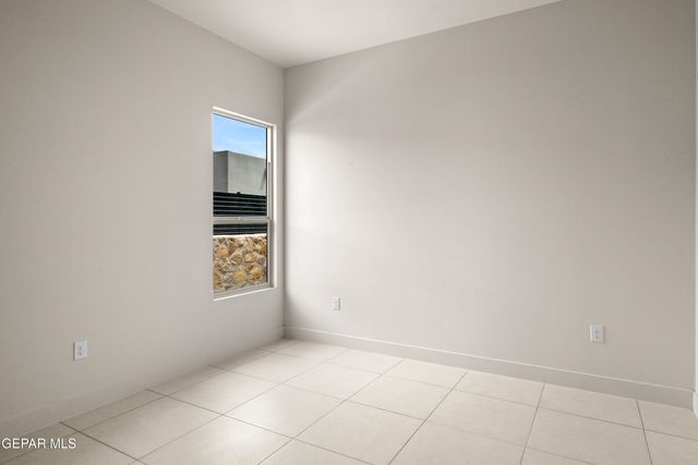 321 Blue Valley, El Paso, TX 79928