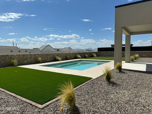 321 Blue Valley, El Paso, TX 79928