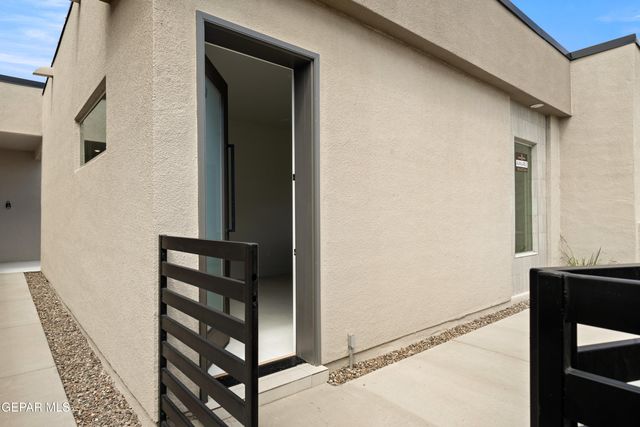 321 Blue Valley, El Paso, TX 79928