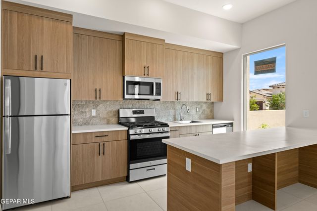 321 Blue Valley, El Paso, TX 79928