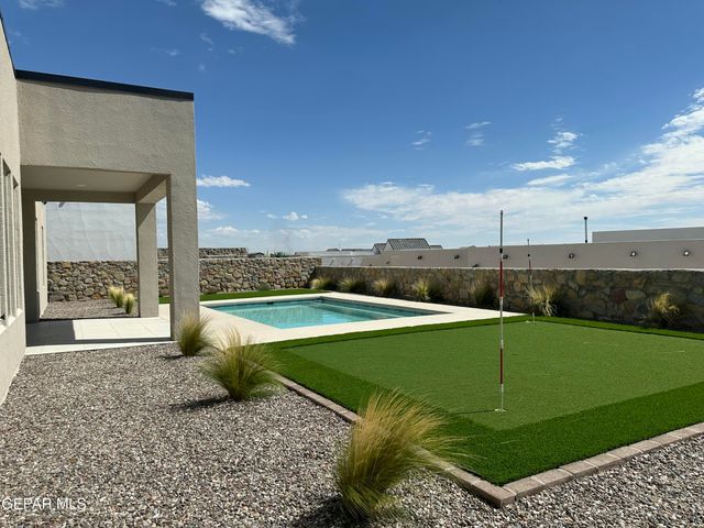 321 Blue Valley, El Paso, TX 79928