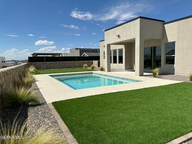 321 Blue Valley, El Paso, TX 79928