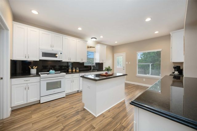 5498 Appleblossom Lane, Friendswood, TX 77546