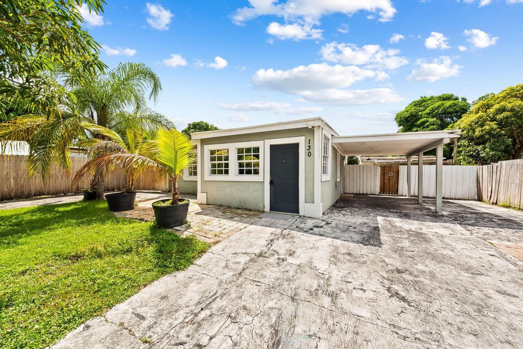 130 Plum Tree Drive Drive, Lake Worth, FL 33462
