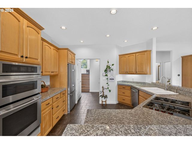 3966 Nw LOY Ct, Portland, OR 97229