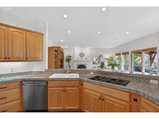 3966 Nw LOY Ct, Portland, OR 97229