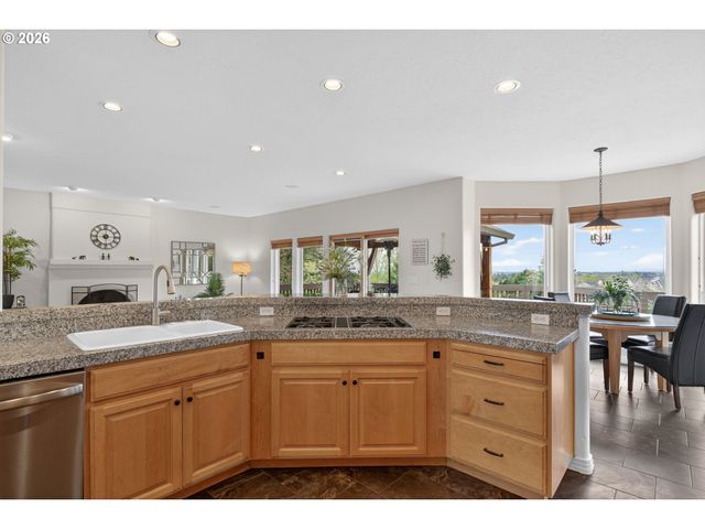 3966 Nw LOY Ct, Portland, OR 97229