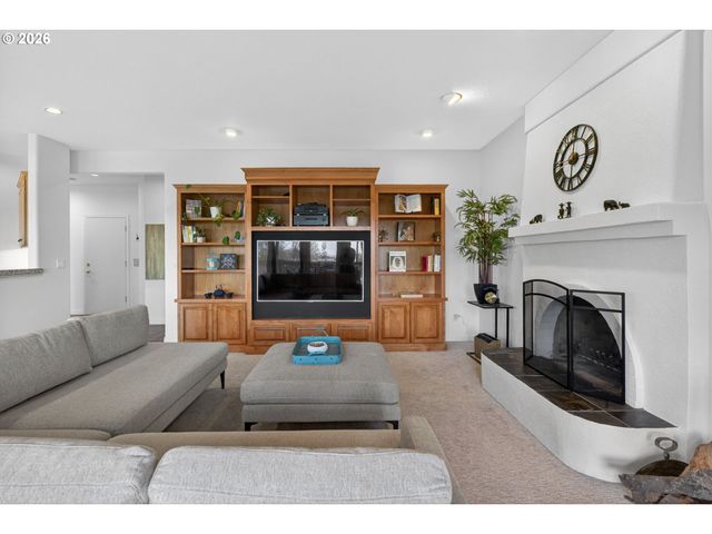 3966 Nw LOY Ct, Portland, OR 97229