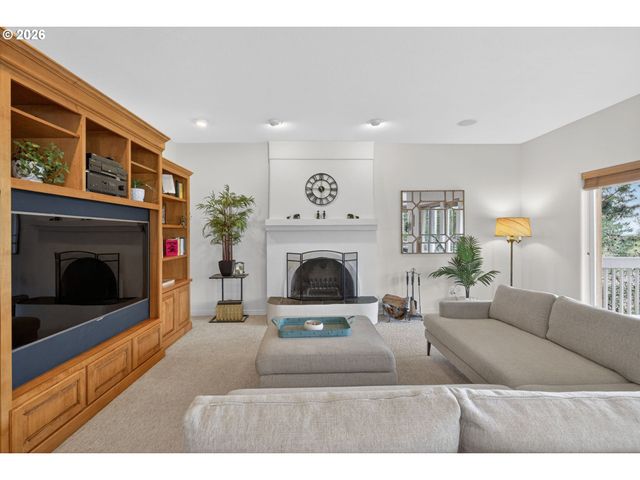 3966 Nw LOY Ct, Portland, OR 97229