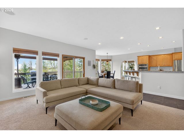 3966 Nw LOY Ct, Portland, OR 97229