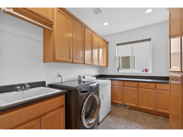 3966 Nw LOY Ct, Portland, OR 97229