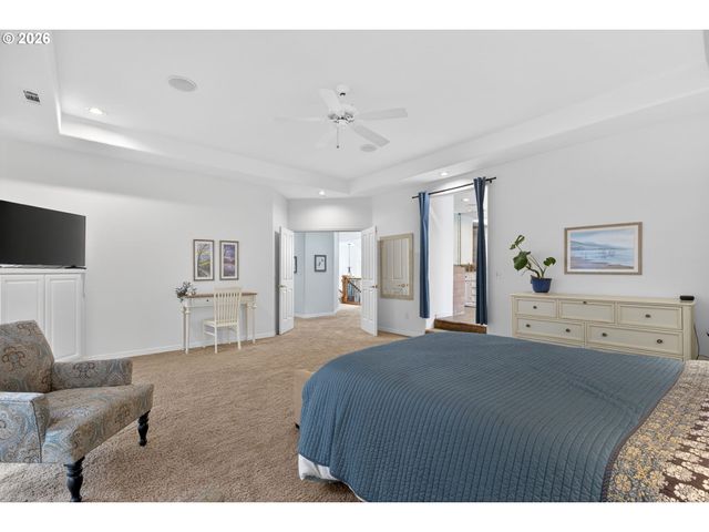 3966 Nw LOY Ct, Portland, OR 97229