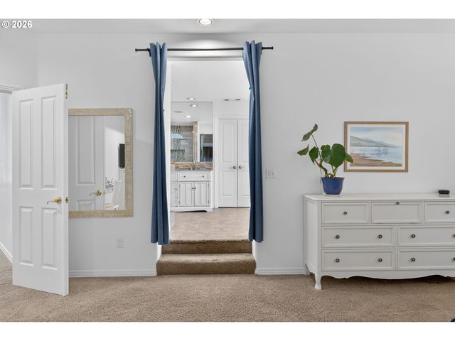 3966 Nw LOY Ct, Portland, OR 97229