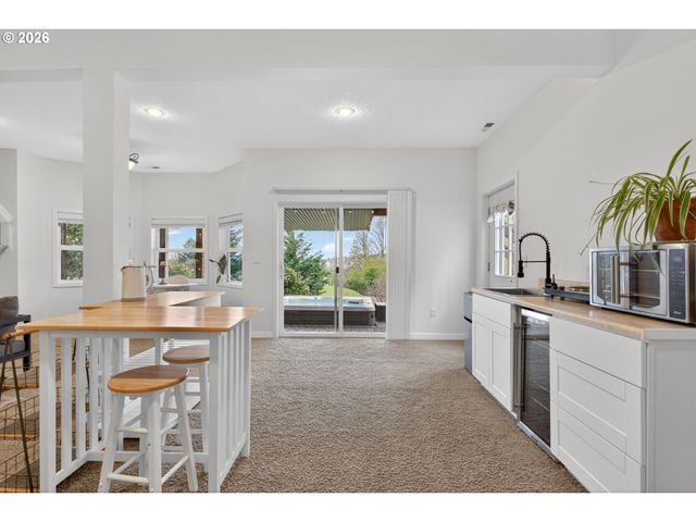 3966 Nw LOY Ct, Portland, OR 97229