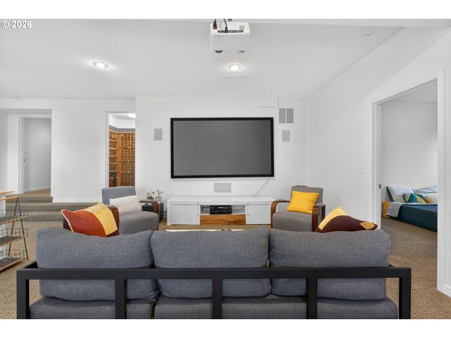 3966 Nw LOY Ct, Portland, OR 97229