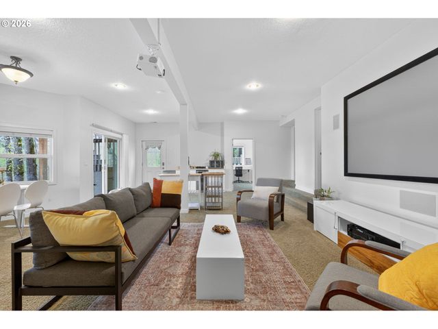 3966 Nw LOY Ct, Portland, OR 97229