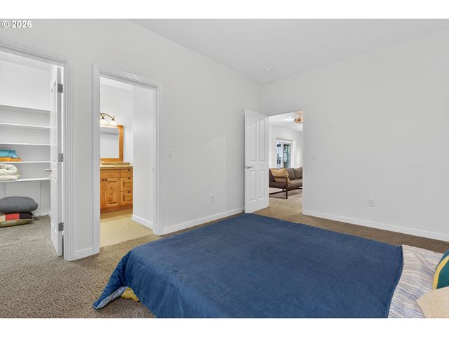 3966 Nw LOY Ct, Portland, OR 97229